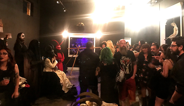 INRI: Lasciate ogne speranza, voi ch'intrate