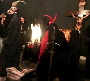 INRI: Lasciate ogne speranza, voi ch'intrate