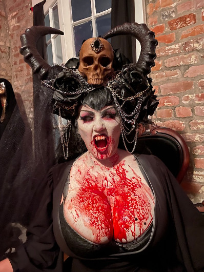 Loretta Vampz  in The Sixth Chamber's "Red Death Masquerade" (Photo credit: Mark Newton)