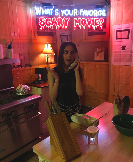 Scream photo op at The Mystic Museum's 90s Slashers Immersive Experience