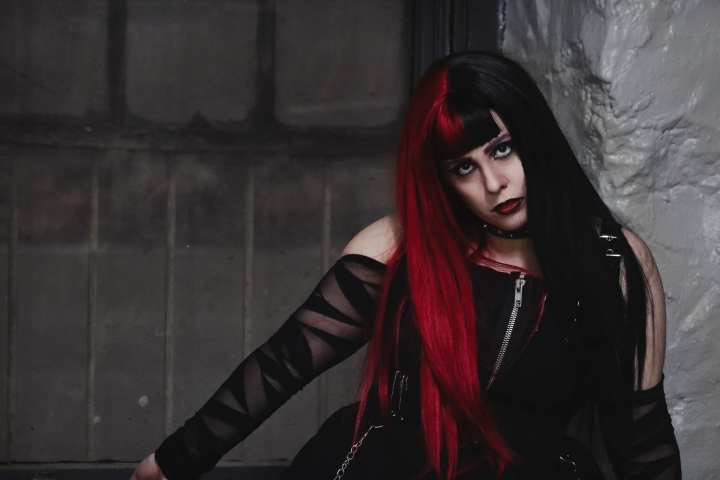 Singer and violist Wikka (Photo by Jacob Maximillian Baron)