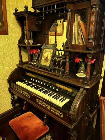 Vintage piano