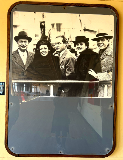 From left to right: Robert Montgomery, Loretta Young, Bob Hope, Alexis Smith and Craig Stevens on sun deck of the Queen Mary