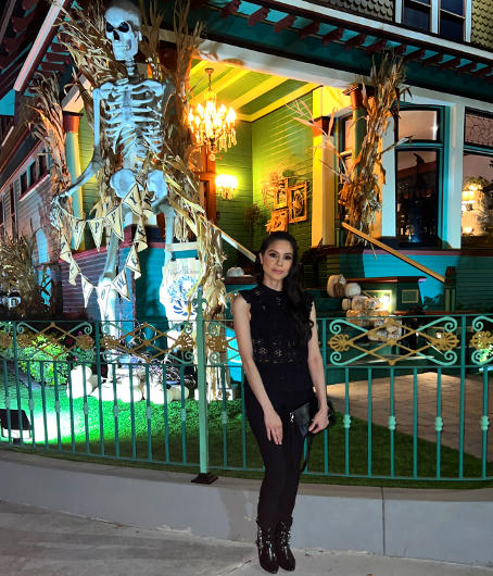 Vamp Jenn in front of the Vogel Victorian