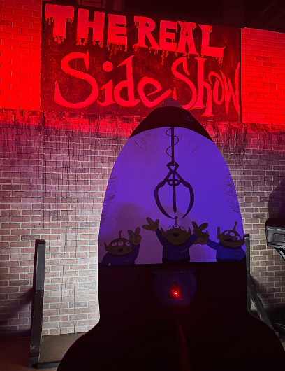 The Real Sideshow maze in the Midsummer Scream Hall of Shadows