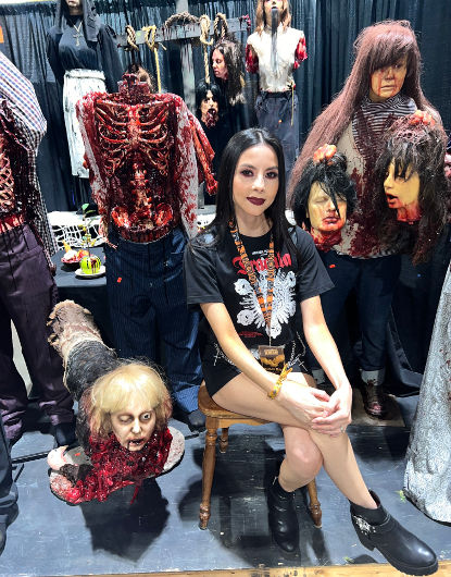 Vamp Jenn getting bloody on the Midsummer Scream Show Floor