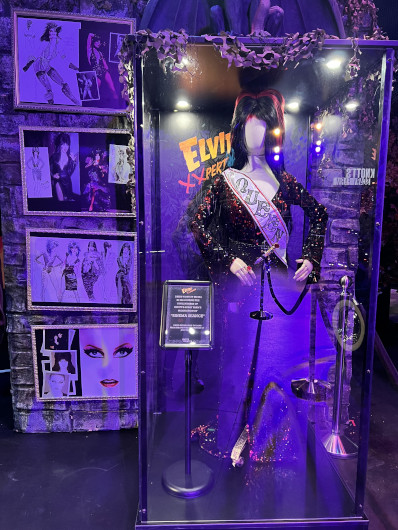 Yours Cruelly, Elvira XXperience