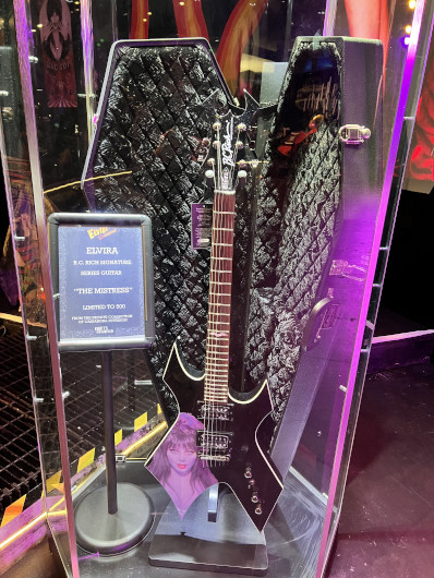 Yours Cruelly, Elvira XXperience