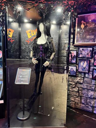 Yours Cruelly, Elvira XXperience