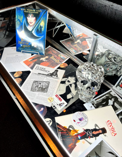 Yours Cruelly, Elvira XXperience