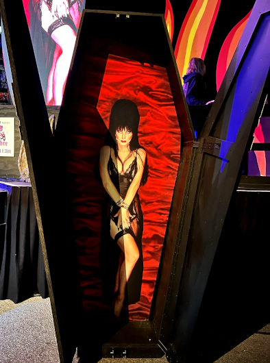 Yours Cruelly, Elvira XXperience