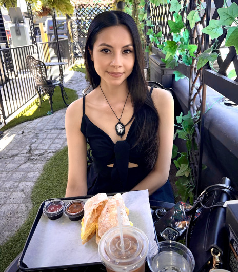 Vamp Jenn brunching at The Rising Sun Café & Bistro