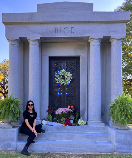 Vamp Jenn at the Rice Family Mausoleum at Metairie Cemetery