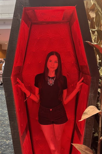 Vamp Jenn enjoying the spooky vibes at Midsummer Scream 2026