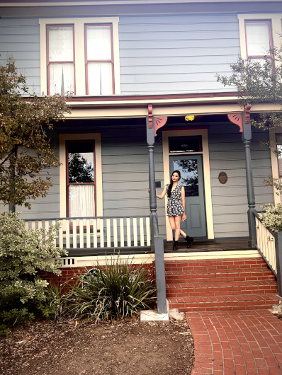 Vamp Jenn standing in front of the original Michael Myers home